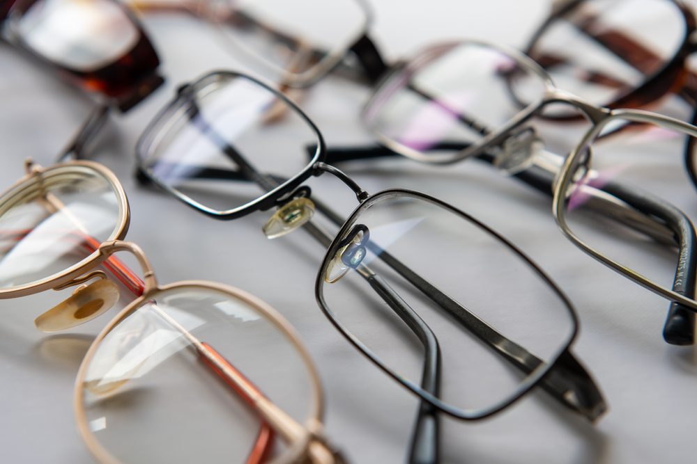 What Is the Difference Between Bifocal and Varifocal Lenses?